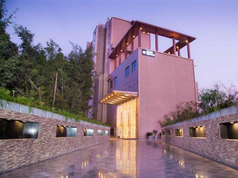 Regenta Central Grand Exotica Pimpri-Chinchwad Kültér fotó