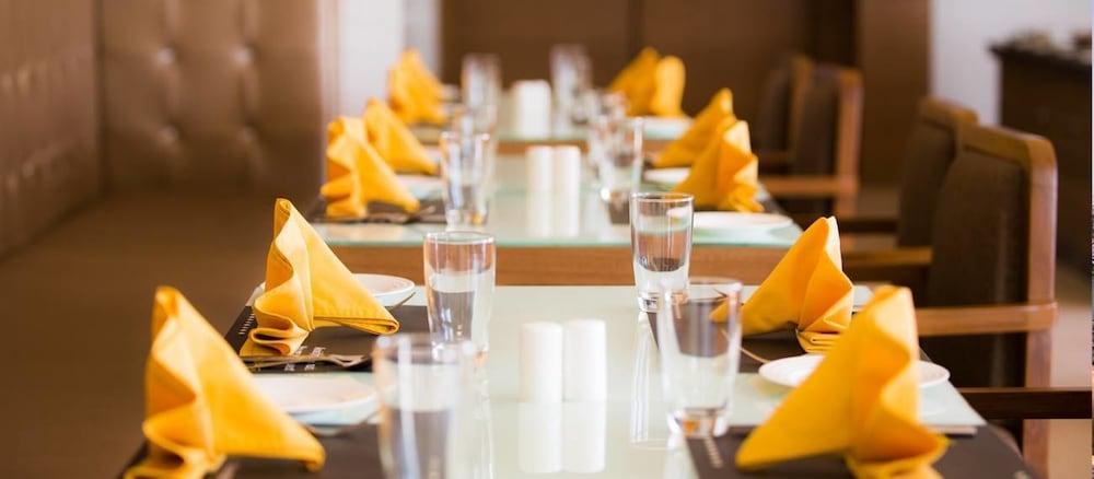 Regenta Central Grand Exotica Pimpri-Chinchwad Kültér fotó