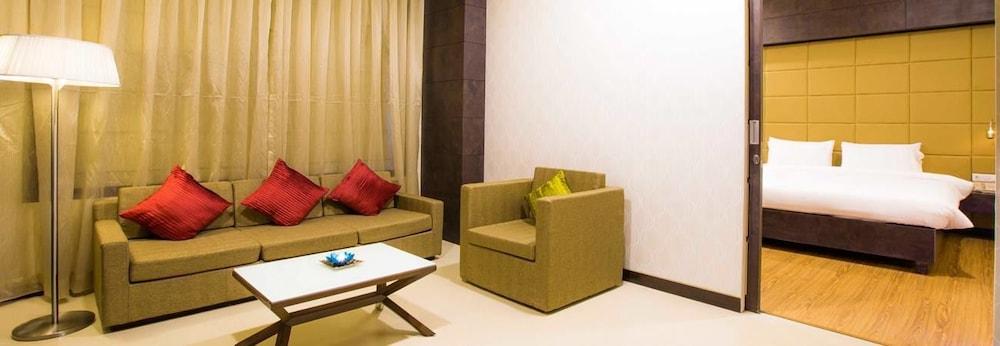 Regenta Central Grand Exotica Pimpri-Chinchwad Kültér fotó
