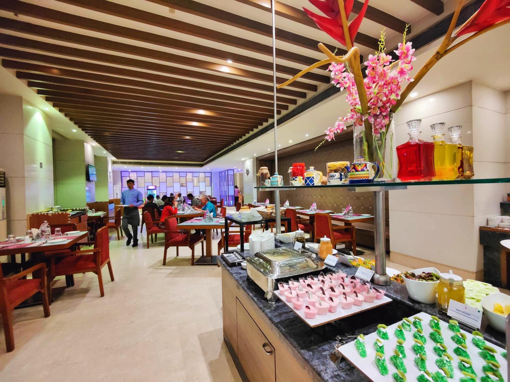 Regenta Central Grand Exotica Pimpri-Chinchwad Kültér fotó