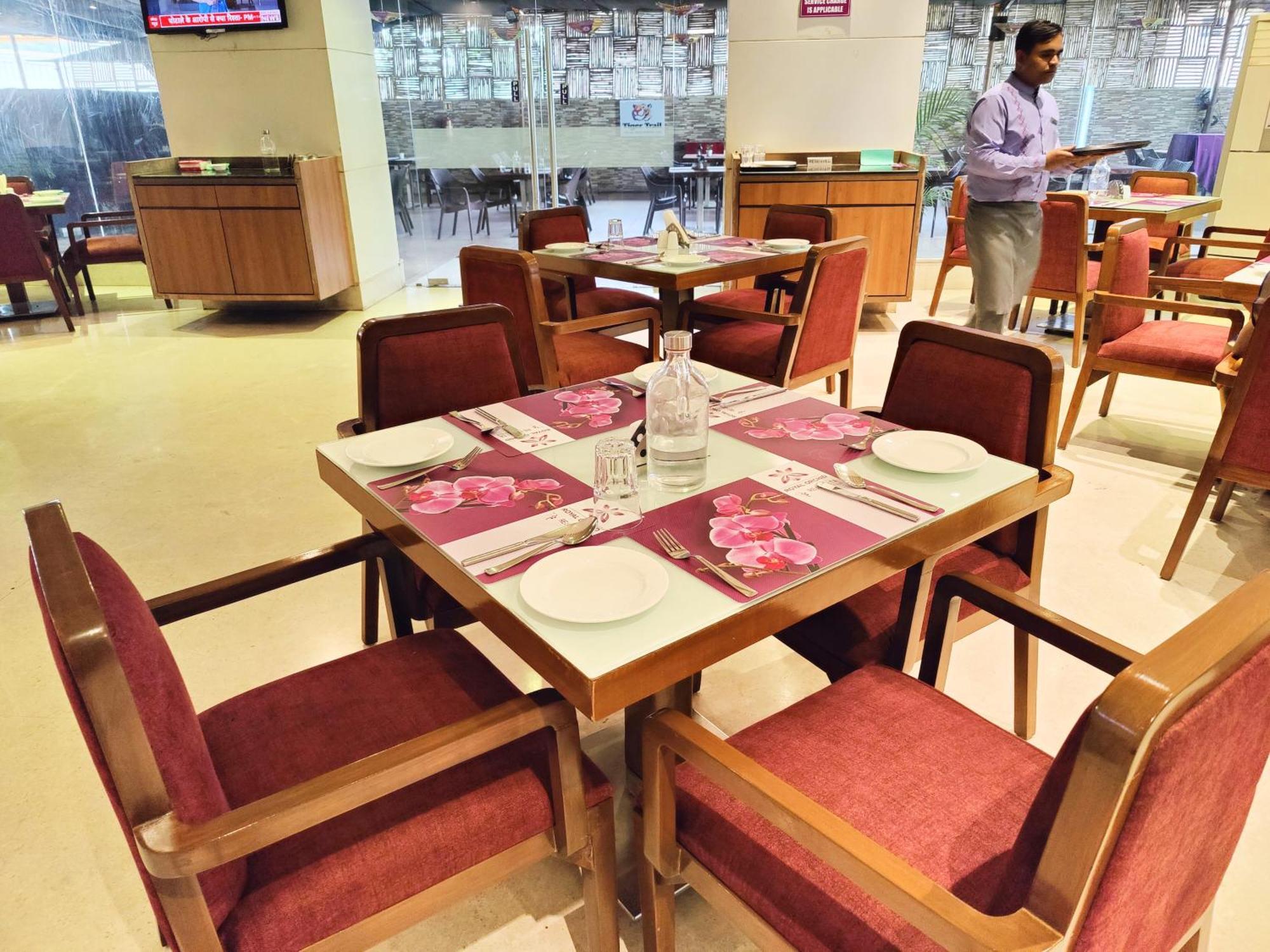 Regenta Central Grand Exotica Pimpri-Chinchwad Kültér fotó