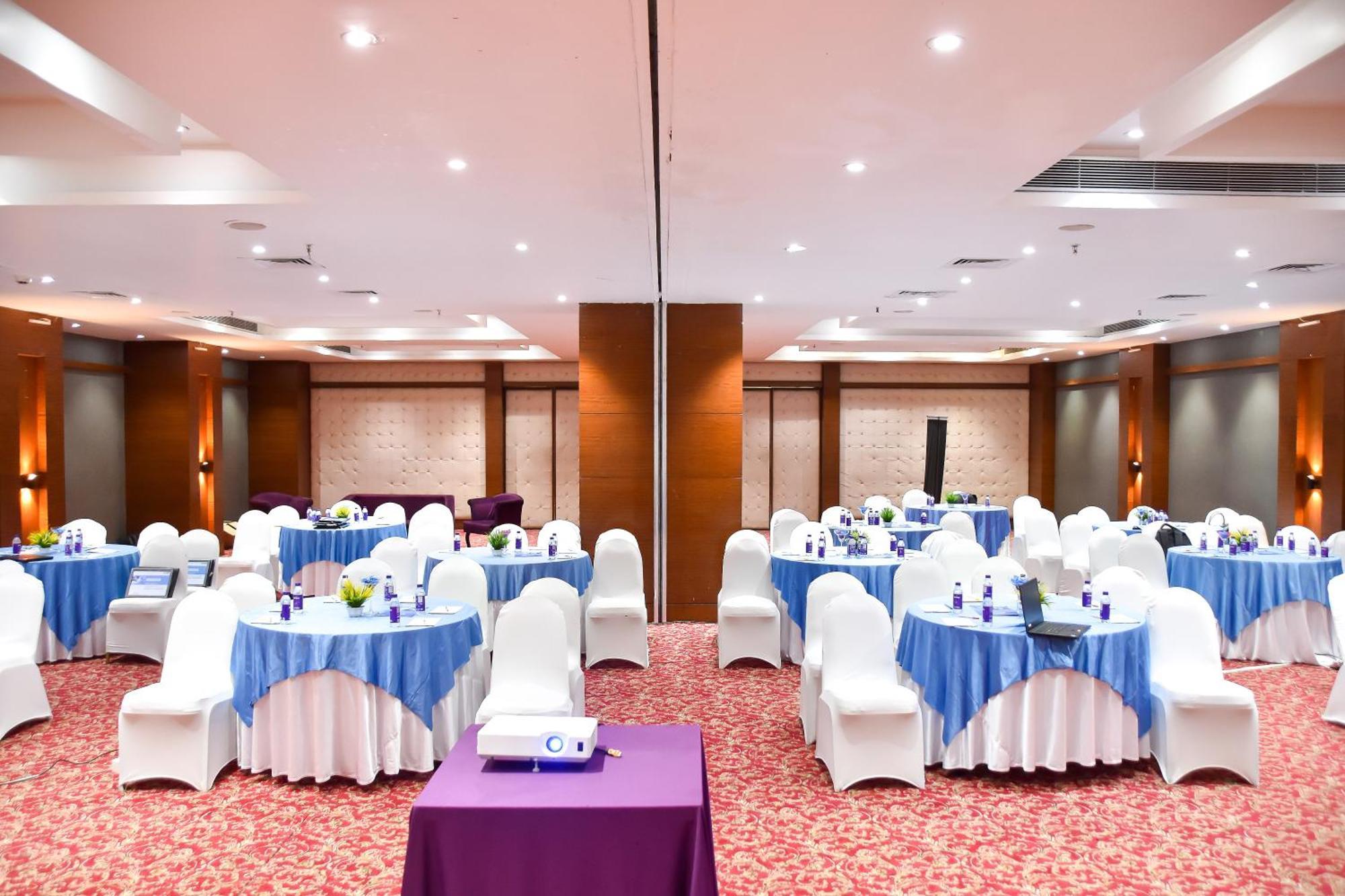Regenta Central Grand Exotica Pimpri-Chinchwad Kültér fotó