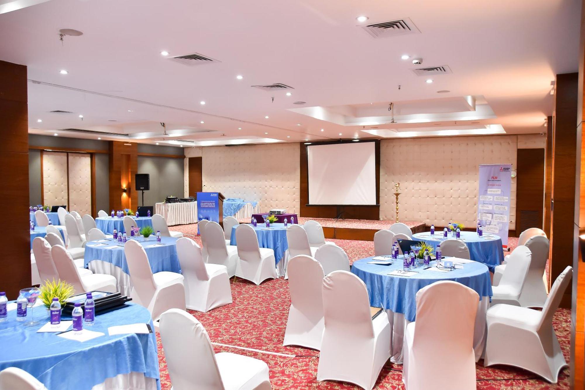 Regenta Central Grand Exotica Pimpri-Chinchwad Kültér fotó