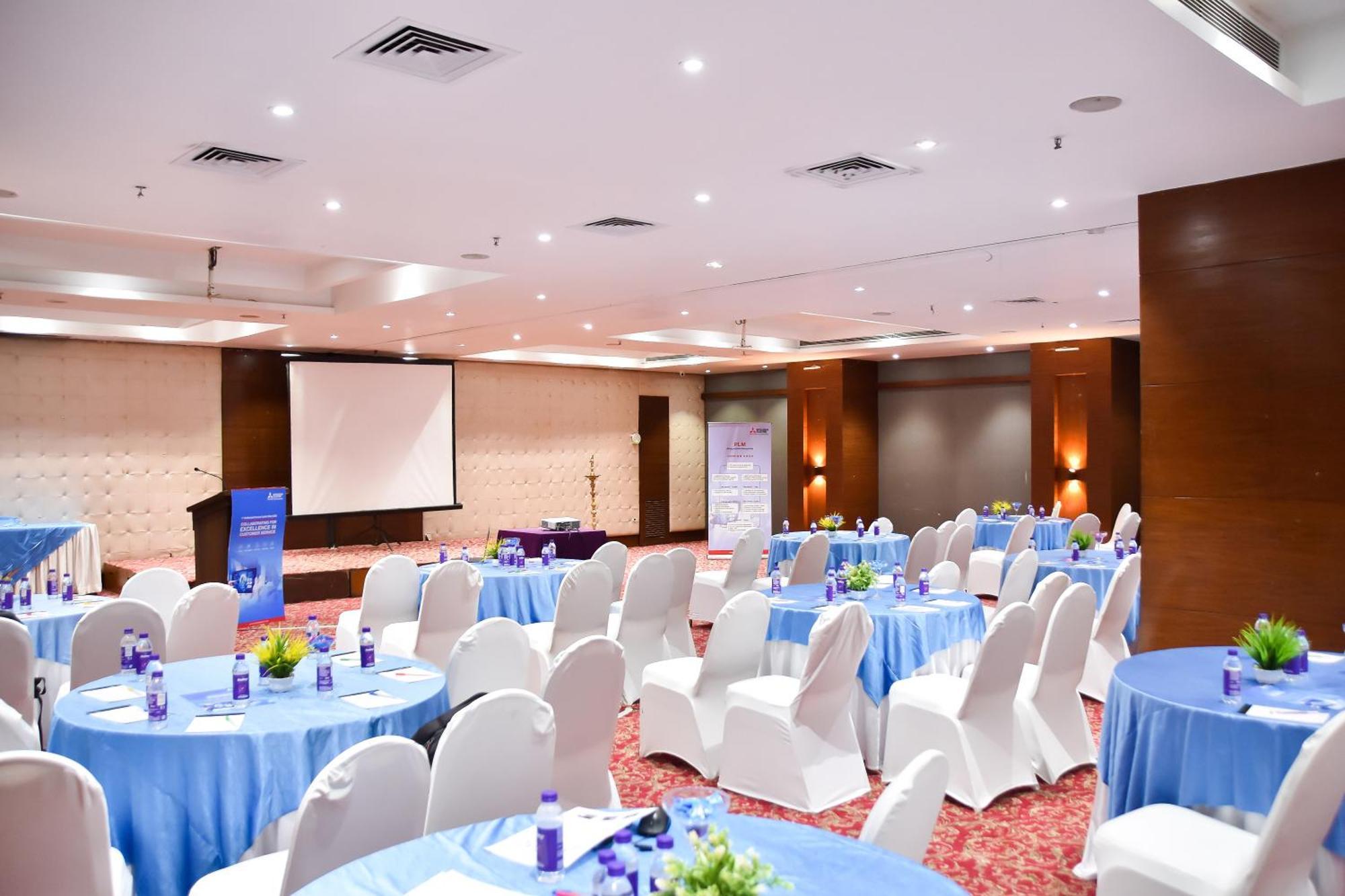 Regenta Central Grand Exotica Pimpri-Chinchwad Kültér fotó