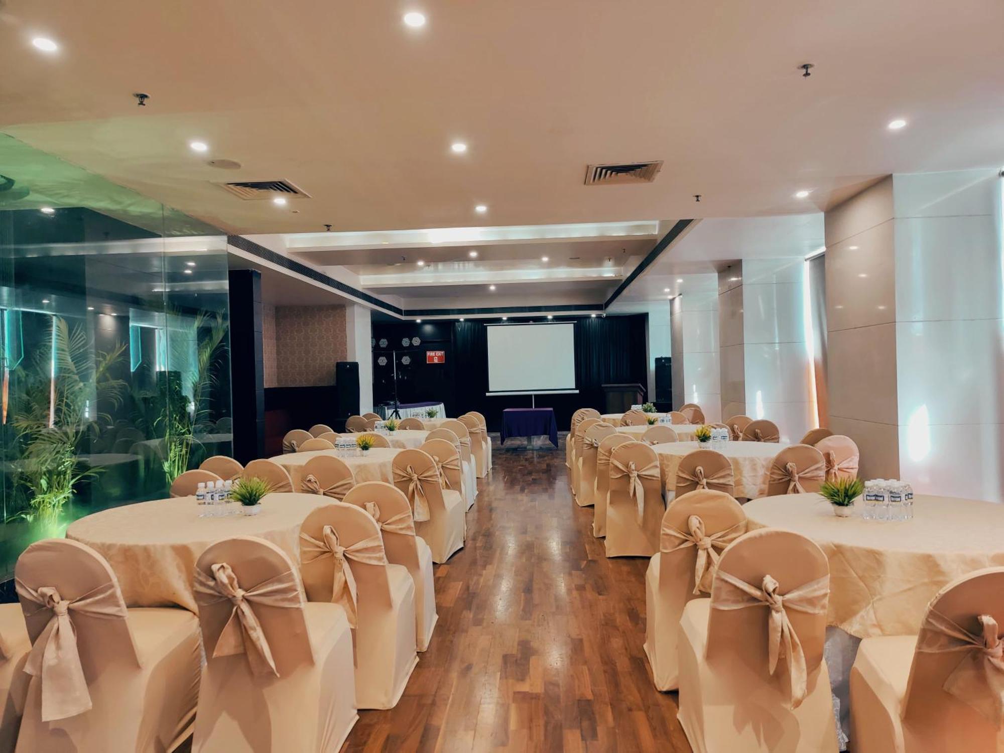 Regenta Central Grand Exotica Pimpri-Chinchwad Kültér fotó