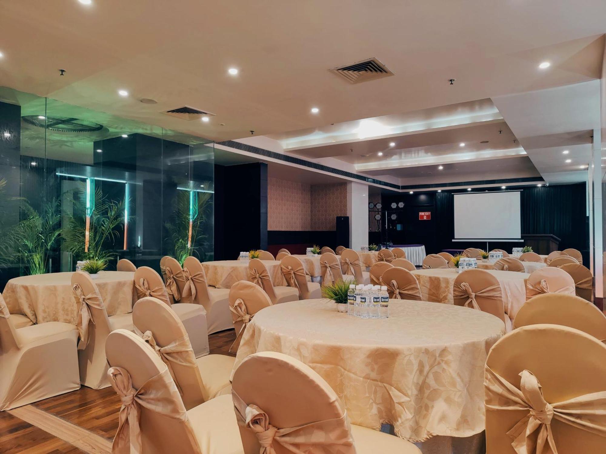Regenta Central Grand Exotica Pimpri-Chinchwad Kültér fotó