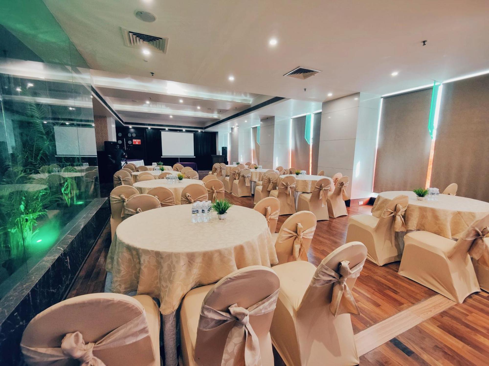 Regenta Central Grand Exotica Pimpri-Chinchwad Kültér fotó
